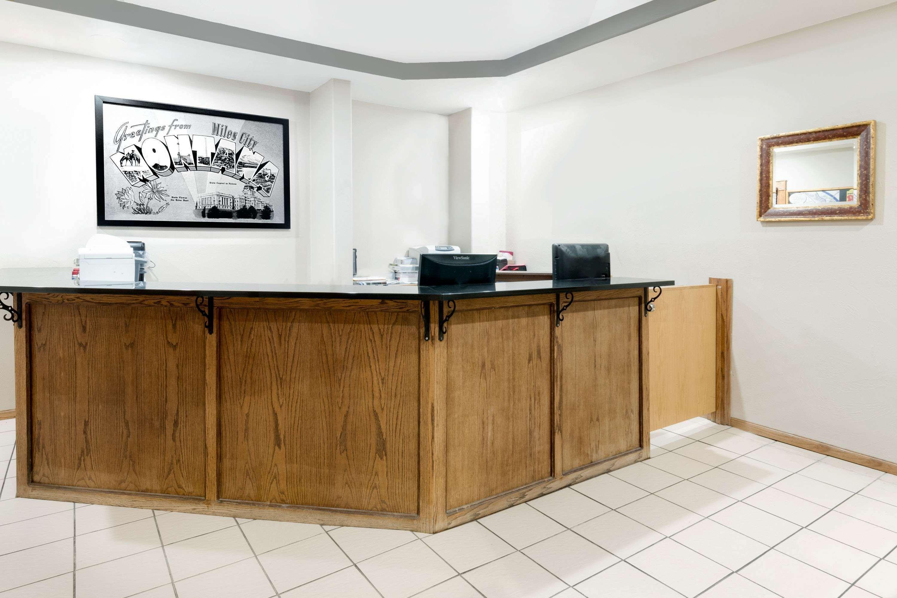 Super 8 By Wyndham Miles City Exterior foto
