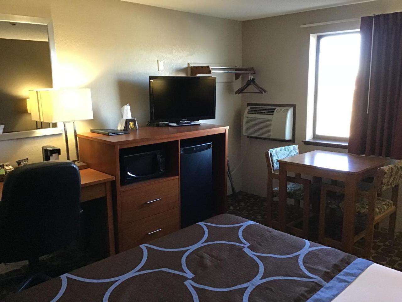 Super 8 By Wyndham Miles City Exterior foto